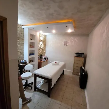 Apartment Zoned 2